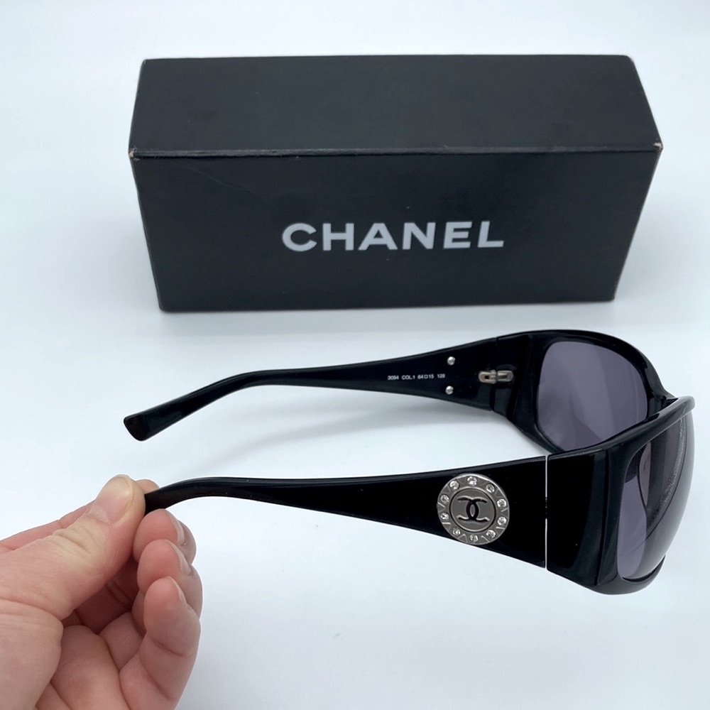 CHANEL CC LOGO CRYSTAL BLACK POLARIZED SUNGLASSES